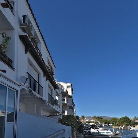 D-Lux Studio Apartment Емпуриабрава Екстериор снимка