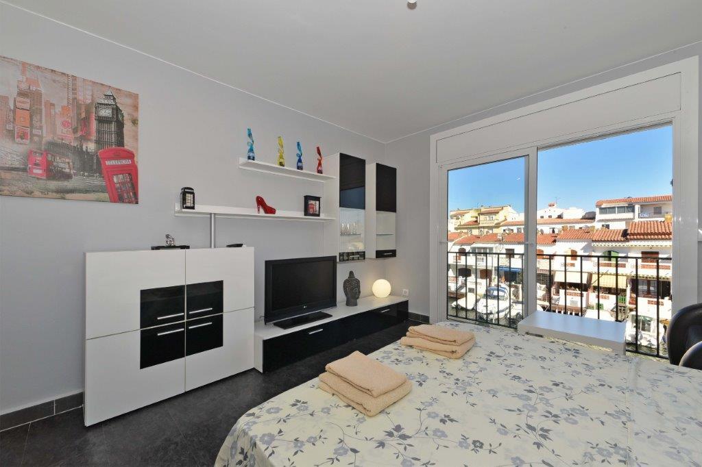 D-Lux Studio Apartment Емпуриабрава Екстериор снимка